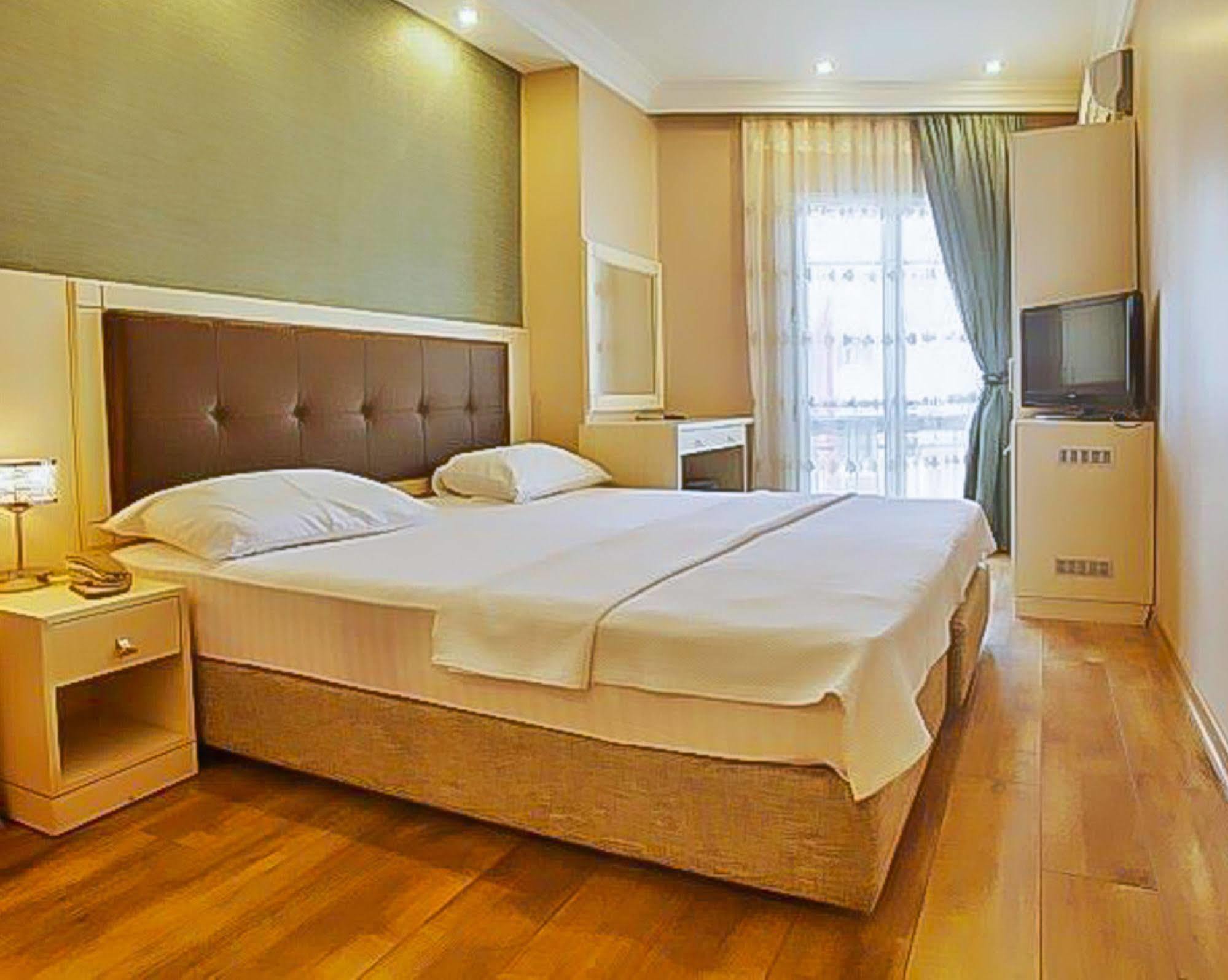 Buyukada Princess Hotel Адалар Екстер'єр фото