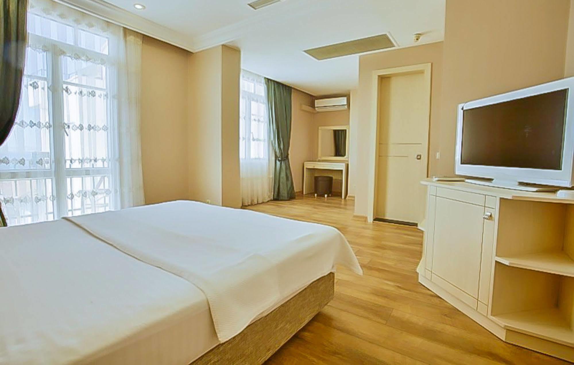 Buyukada Princess Hotel Адалар Екстер'єр фото